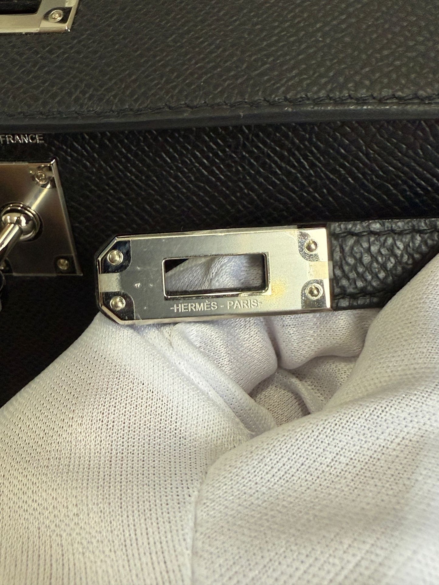 Kelly 25 Noir Palladium Hardware