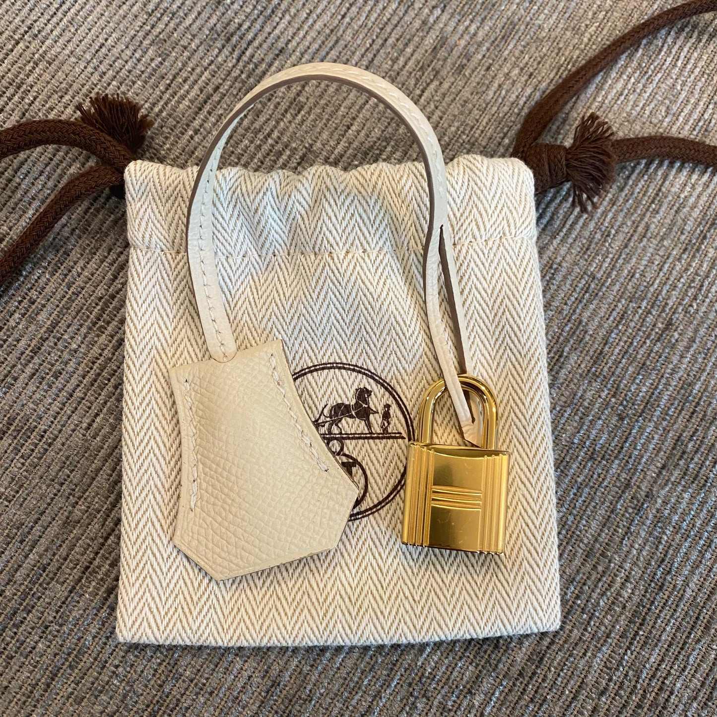 Kelly 25 craie sellier Gold Hardware